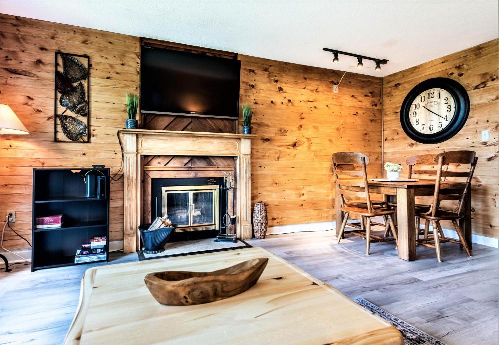 Mountain Villa Magnificent Views - 2 Pools, Fireplace & Hot Tub